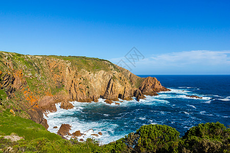 在伍拉迈海滩 菲利普岛 胜利 澳洲的岩石悬崖上背景