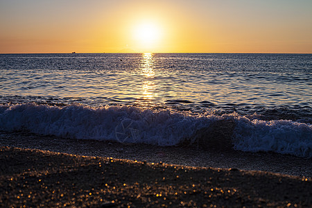 海面上的红日落 美丽的日落天堂日出蓝色阳光太阳海滨海岸天空季节地平线图片