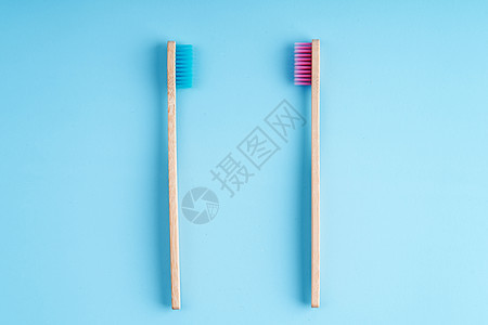 一对环保竹牙刷 全球环境趋势 不同性别的牙刷牙医卫生夫妻回收纤维浴室牙科木头工具牙齿图片
