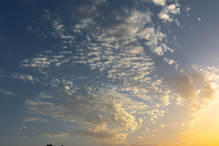 安达卢西亚人夏季的云天图片