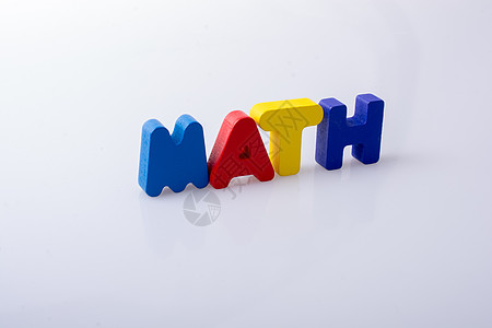 以多彩字母块写入的 KID 单词代数知识几何学习科学分析性艺术方程学校算术图片