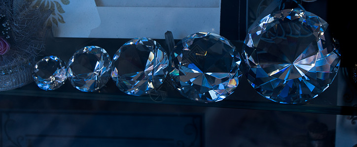 5个透明钻石 从小到大奢华玻璃火花水晶岩石石头珠宝宝石美丽图片