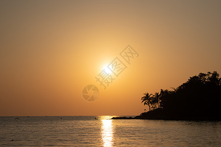 海景日落 橙色天空的海面上空有太阳海洋日出地平线热带沙滩金子假期海滩海岸海浪图片