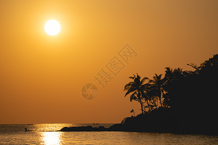 海景日落 橙色天空的海面上空有太阳金子海洋日出阳光海浪场景假期海岸反射沙滩图片