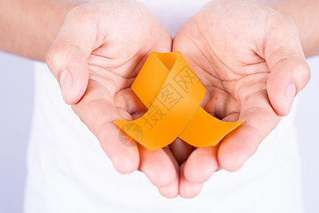 世界肾日 手握橙色丝带 了解肾病 孤立的白种背景输血橙子诊断幸存者药品治疗病人预防活动癌症图片