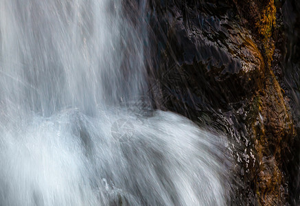 在瀑布中泼水液体环境雨滴墙纸运动海浪场景喷射薄雾气泡图片