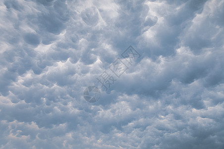 Mammatus 云层背景灰色天空哺乳动物蓝色风暴雷雨前线戏剧性乳状空气图片