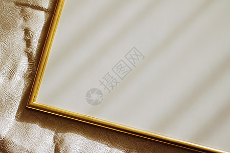 简约海报金色的艺术框架 海报或日落时在床上的照片 家居装饰金子房子边界正方形风格阴影窗户家具金属小样背景