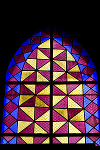 里斯本多彩多彩的教堂玻璃窗图片