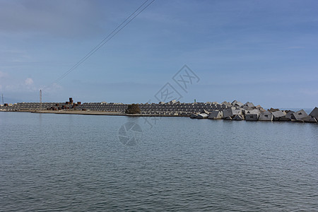 地中海盐水池地中海波浪蓝色环境涟漪海岸线池塘海滩运动纪念碑天空图片