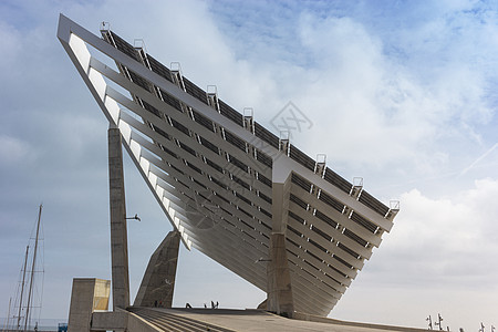 位于巴塞罗那港的太阳能电池板面板气候技术场地力量光伏涡轮机晴天风车发电机控制板图片