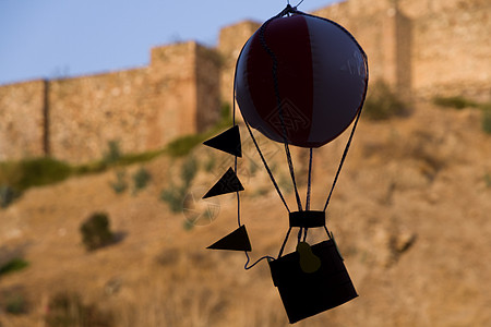 日落日 玩具热气球的特写图片