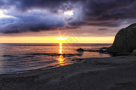 日出在西班牙南部的海滩上村庄场景地平线天气太阳小岛海岸蓝色阳光支撑图片