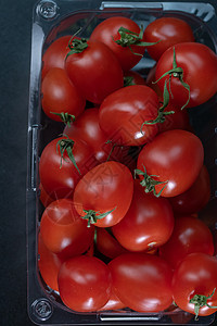 选择性地关注熟熟的美味樱桃西红柿 特写有机食品素食生长叶子食物沙拉蔬菜草本植物饮食水果图片