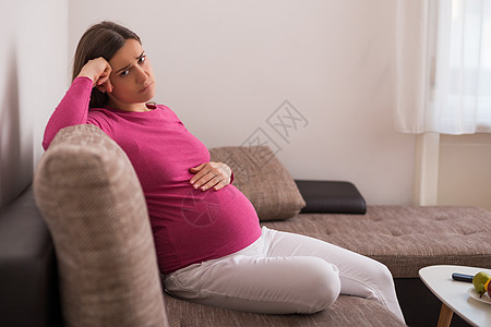 怀孕妇女已经厌倦了怀孕焦虑女性思维分娩胎儿愤怒疼痛婴儿女士保健图片