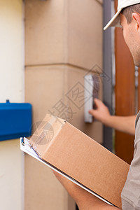 邮政服务  递送包裹员工邮寄邮差工作职业房子物流邮政服务男人图片
