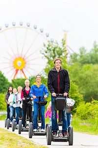 赛格韦观光旅游者旅行车轮旅游两轮车男人供电驾驶公园电机乐趣图片