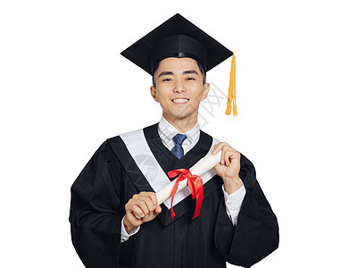 持有孤立白人背景的毕业文凭的年轻男性毕业生;图片