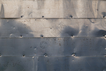 水平闪亮的不锈钢板钉在平面上划痕建造剩菜贫民窟控制板金属剩饭谷仓栅栏材料图片