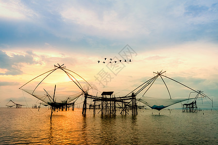 泰国日出时在Pakpra运河的农村生活方式地平线旅行飞行风景旅游航班地标天空传统陷阱图片