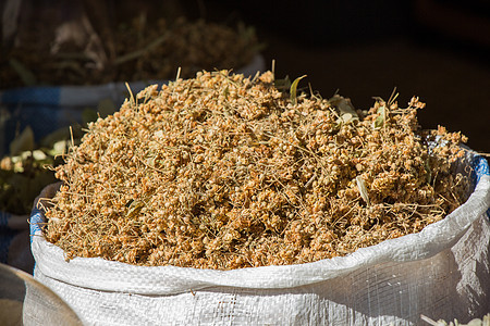 作为草药植物的干叶茶草本植物绿色芳香花草药品健康治疗水果花瓣饮料图片