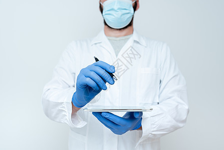 科学家展示新技术 医生提供医疗建议 化学家科学讲座讨论 穿着职业工作服防护装备实验室化学医学研究中年人外科男人蓝色手套医院图片