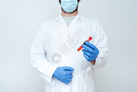 化学家提供血样 科学家分析研究标本 实验室实验想法 讲课 解释科学问题蓝色技术男人手套人手成人化学品化学医院微生物学图片
