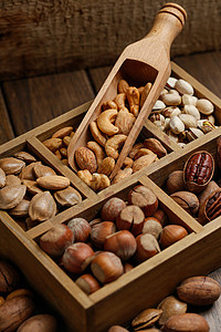 木箱中的各种坚果小吃水果松鼠闲暇食物中草药盒子饮食种子腰果图片