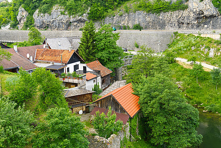 克罗地亚可兰巴河绿色性质的拉斯托克村房子国家村庄旅游环境假期天线树木瀑布峡谷图片