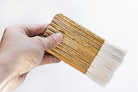 在白背景上应用 lacquer 的平板木板涂层上漆地面染料画笔硬木装修刷子地板图片