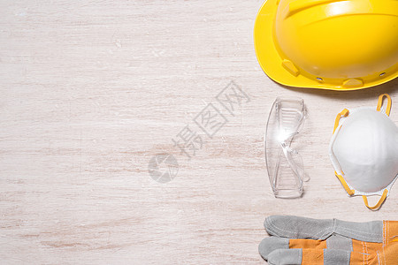 建筑工地安全 保护性硬帽 手套 眼镜和面具 放在木制背景 复制空间 顶视工具商业建造办公室统治者建筑师安全帽桌子教育广告背景图片