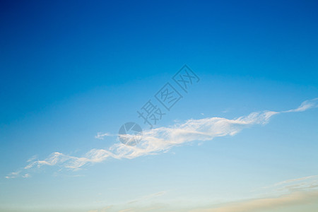 美丽的蓝天 白云以DNA螺旋形式呈现图片