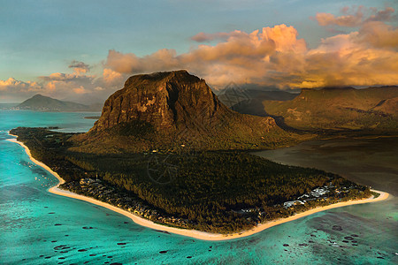 日落时黎莫尔内布拉班特的惊人景象 毛里求斯岛旅游海岸日落海景阳光半岛热带天堂墙纸海洋图片