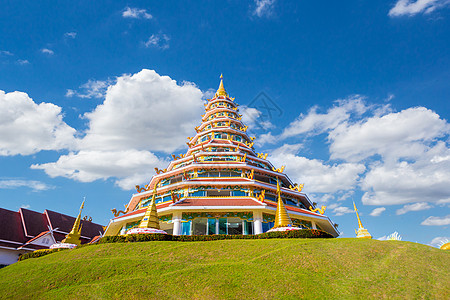 怀普拉孔寺是一座寺庙 有泰国的泰华建筑建筑学雕像艺术佛教徒旅游城市旅行观音日落装饰品图片