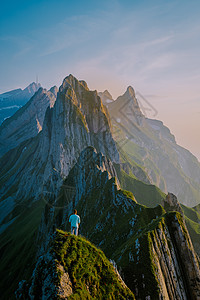 瑞士阿彭策尔阿尔卑斯山脉雄伟舍夫勒峰的陡峭山脊全景岩石旅行假期农村悬崖山脉爬坡日落顶峰图片