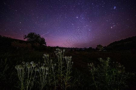 星际夏夜深夜背景的尖球星系宇宙地面夜空蓝色风景天文学夜景星座场地图片