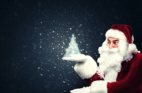 圣诞老人 带着一袋礼物微笑假期男性魔法传统帽子庆典胡须戏服父亲图片
