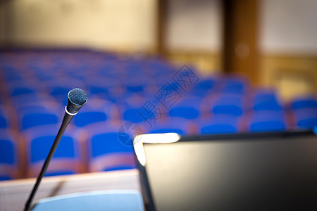 会议室大厅的 Rostrumm民众座位会议家具椅子教育屏幕蓝色训练演讲图片