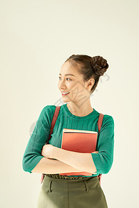 一位年轻美少女的肖像 她拿着练习本青少年学习教育学校青年大学微笑学生女士图片