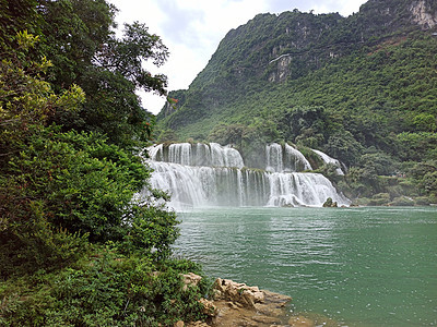 越南和中国边境的美丽潘江湖瀑布 美人世界森林水池旅游热带山脉旅行丛林吸引力库存图片