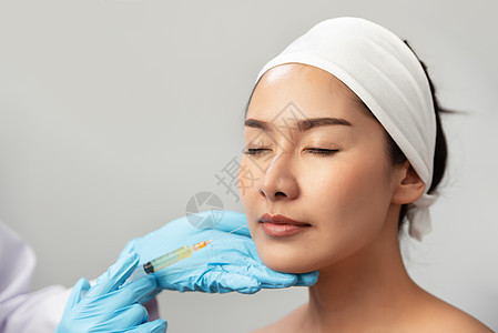 注射切克填充剂的注射 妇女面对整形手术 美容和化妆概念 皮肤护理和抗老化主题图片