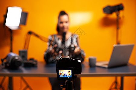 相机录制 vlog网络工作室播客产品麦克风影响者视频创造者博主女士图片