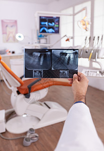 放射科医生看牙齿牙齿下颌医学射线照相术 从事牙齿护理治疗图片