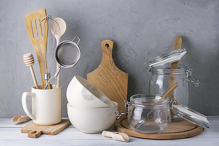 木制金属和玻璃制厨房用具和容器勺子桌子材料生活方式生态塑料砧板家庭生活配饰玻璃图片