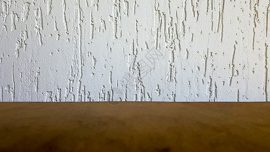 天然木桌和复古白色装饰墙的空顶 展示产品 木桌和白墙 空木桌面 柜台 房间墙壁上的架子海报公寓地面木头框架桌子乡村木板地板建筑学图片