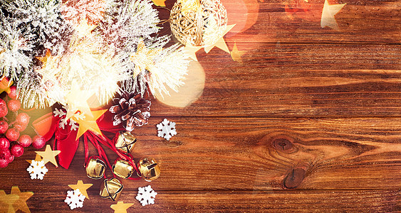 圣诞树枝 礼品 肉桂 香肠 火炉和木制生木本底彩蛋白星的圣诞节成份风格锥体盒子金子季节卡片松树艺术展示八角图片