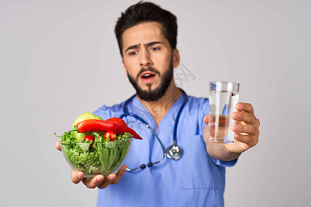 男性营养型蔬菜健康食品治疗医院男男水果产品保险男人玻璃工作营养学实验室排毒沙拉图片