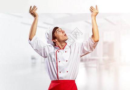 年轻男厨师 手持空白白白招牌公告美食职业餐厅男性推介会厨房餐饮班级工人图片