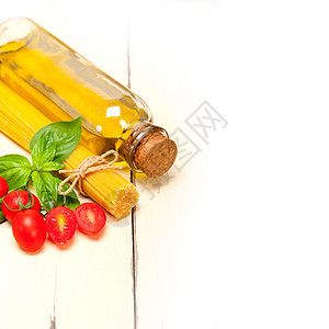 意大利意大利意大利面糊番茄和巴西尔午餐餐厅饮食食物面条烹饪食谱蔬菜盘子厨房图片