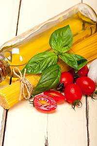意大利意大利意大利面糊番茄和巴西尔午餐叶子餐厅盘子美食营养饮食面条香料食物图片